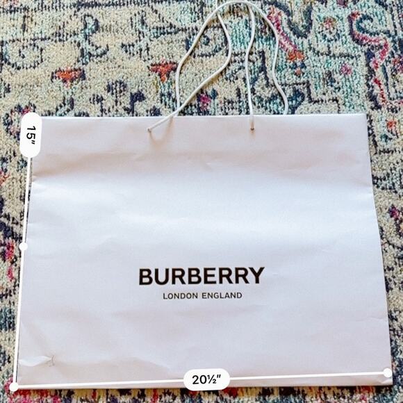 2023 Large White Burberry Shopping Bag 🛍️ - Picture 5 of 6